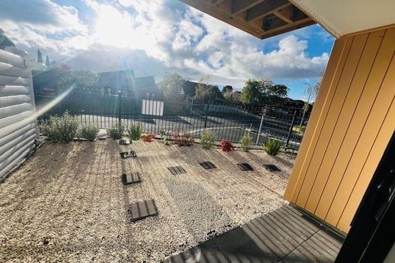 Photo of property in 1/40 Mark Edward Drive, Half Moon Bay, Auckland, 2012