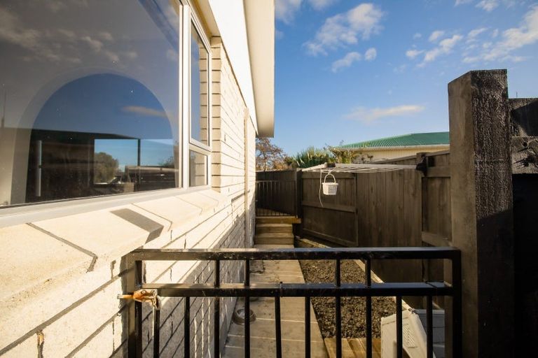 Photo of property in 32 Palliser Place, Milson, Palmerston North, 4414