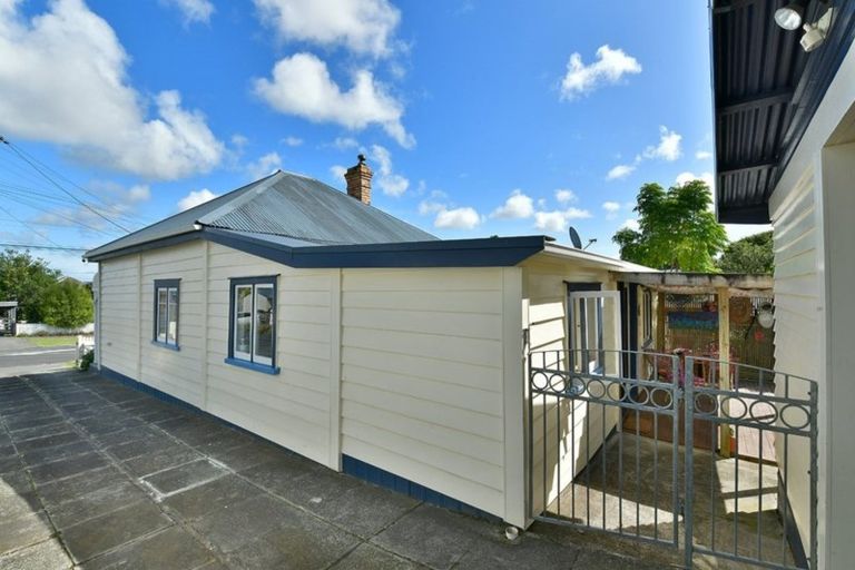 Photo of property in 28 Puriri Street, Helensville, 0800