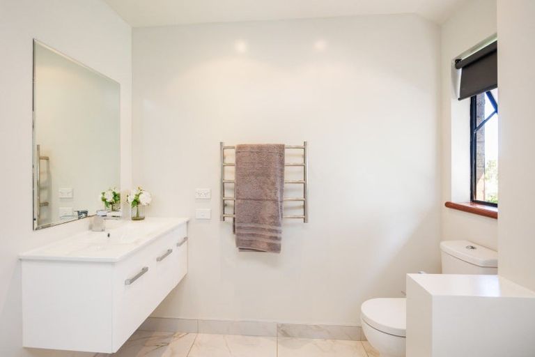 Photo of property in 232 Hendersons Line, Kelvin Grove, Palmerston North, 4470