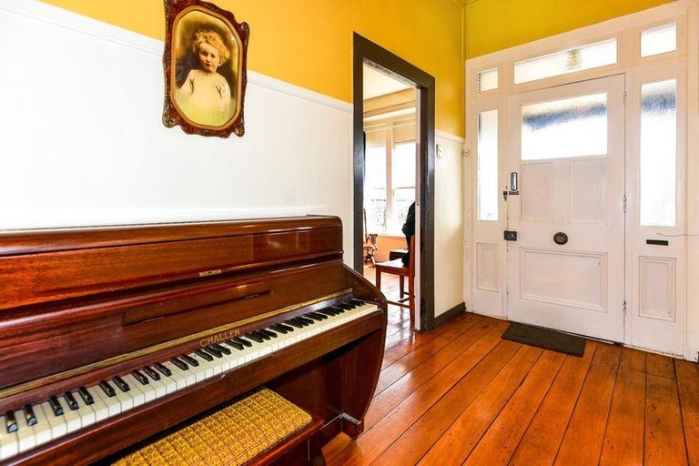 Photo of property in 96 Somerfield Street, Somerfield, Christchurch, 8024