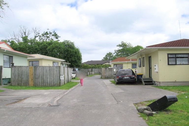 Photo of property in 23 Selak Place, Glen Eden, Auckland, 0602