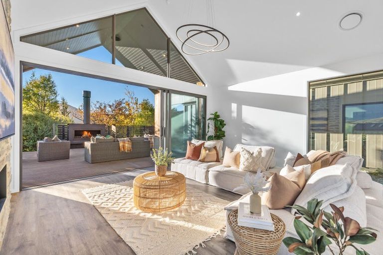 Photo of property in 8 Kerrera Lane, Jacks Point, Queenstown, 9371