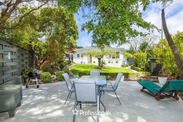 Photo of property in 6 Fendalton Crescent, Pinehaven, Upper Hutt, 5019