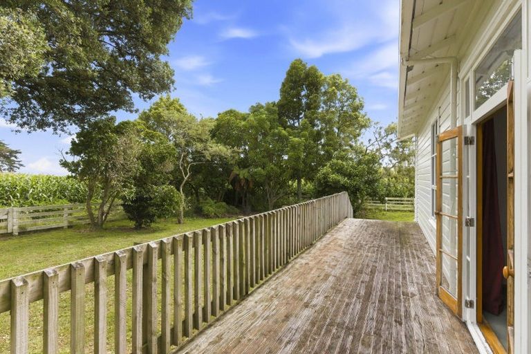 Photo of property in 225 Kuku Beach Road, Kuku, Levin, 5570
