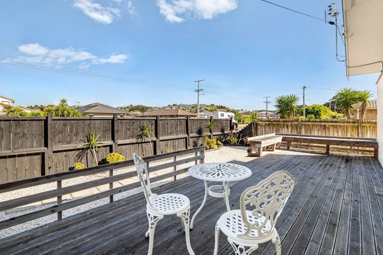 Photo of property in 1/137 Centreway Road, Orewa, 0931