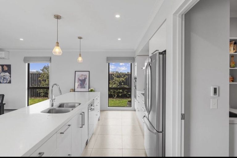 Photo of property in 129 Aviemore Drive, Highland Park, Auckland, 2010