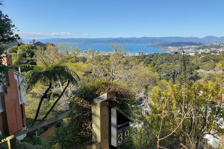 Photo of property in 39 Harbour View Road, Northland, Wellington, 6012