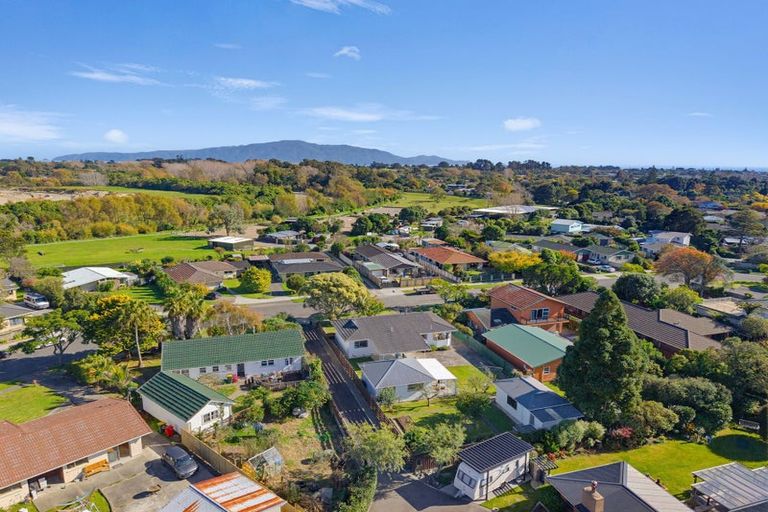 Photo of property in 12 Nimmo Avenue West, Waikanae, 5036