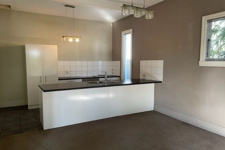 Photo of property in 4/6 Defoe Place, Waltham, Christchurch, 8023