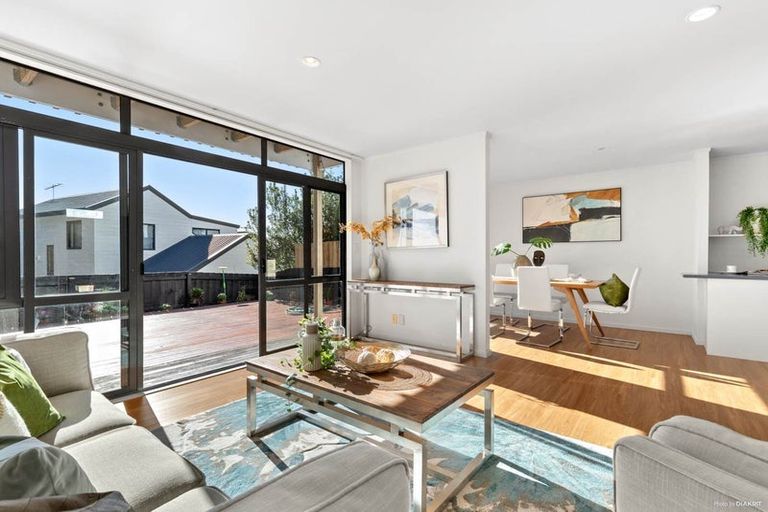 Photo of property in 16/61a Birkdale Road, Birkdale, Auckland, 0626