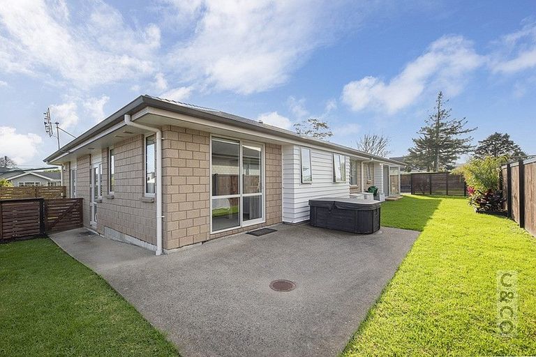 Photo of property in 124 Pohutukawa Parade, Riverhead, 0820