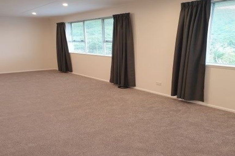 Photo of property in 14u2 Doris Gordon Crescent, Crofton Downs, Wellington, 6035