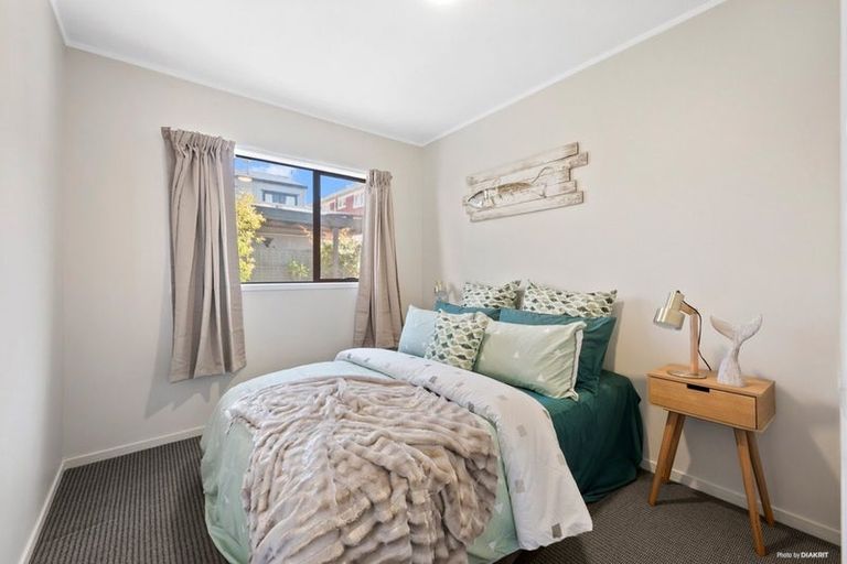 Photo of property in 2/49 Target Road, Totara Vale, Auckland, 0629