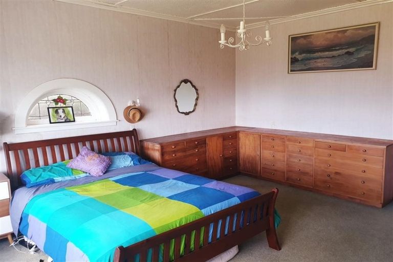 Photo of property in 38 Mills Road, Brooklyn, Wellington, 6021