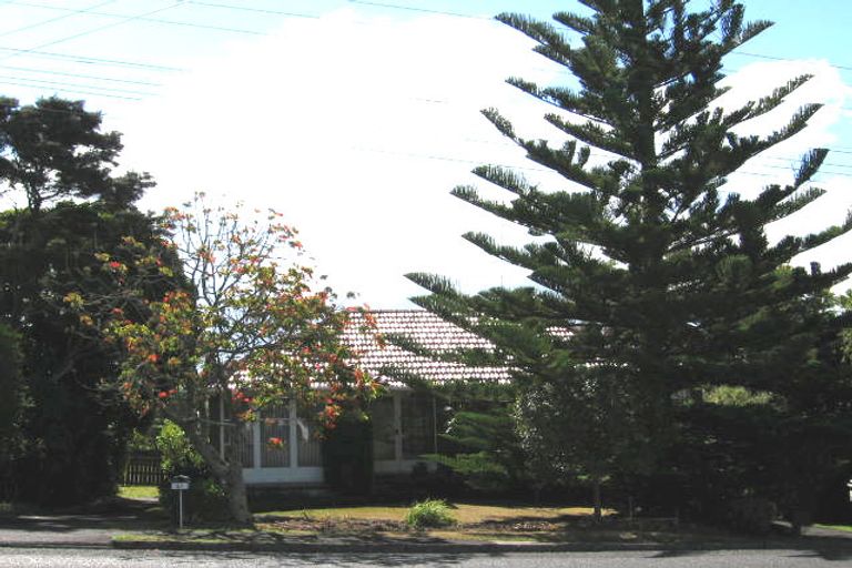 Photo of property in 55 Golf Road, New Lynn, Auckland, 0600