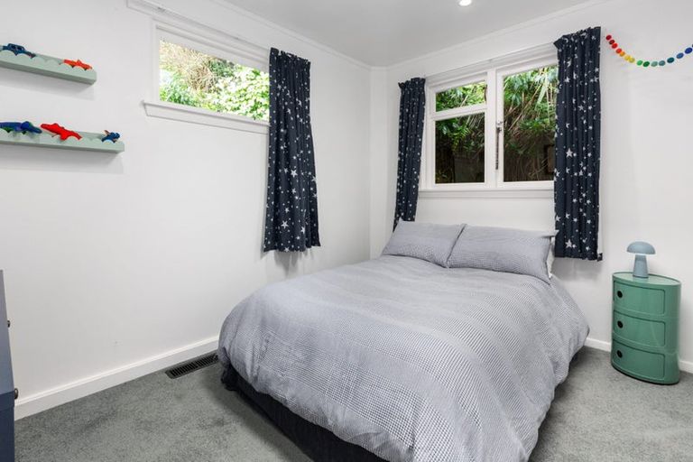 Photo of property in 70 Curtis Street, Northland, Wellington, 6012