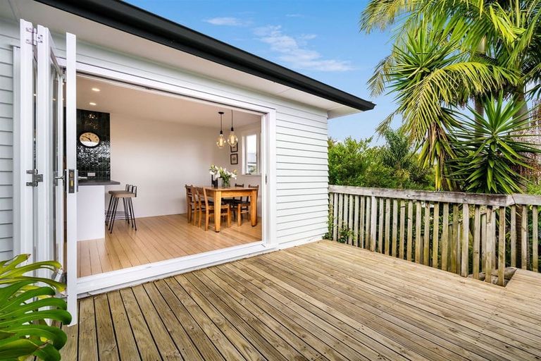 Photo of property in 119 Matipo Road, Te Atatu Peninsula, Auckland, 0610