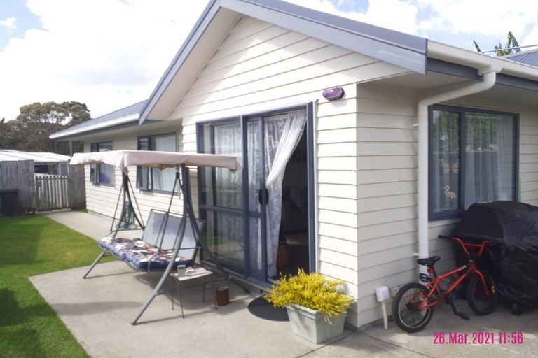 Photo of property in 39 Rewarewa Road, Te Atatu Peninsula, Auckland, 0610