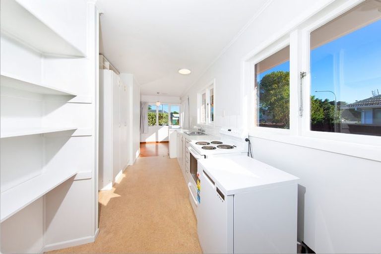 Photo of property in 3 Roby Street, Te Atatu Peninsula, Auckland, 0610