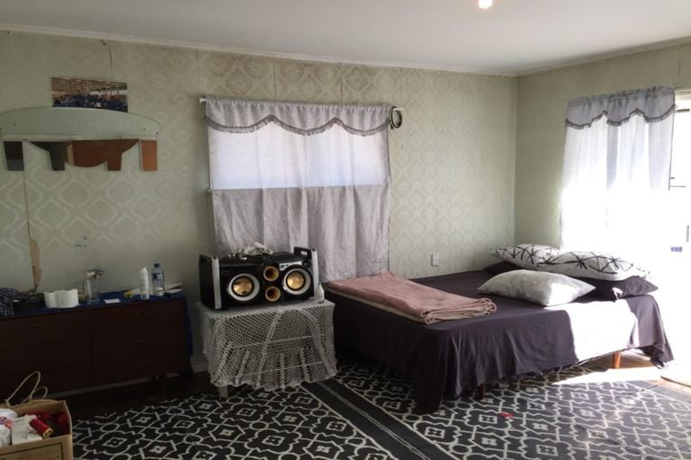 Photo of property in 1 Tawa Crescent, Manurewa, Auckland, 2102