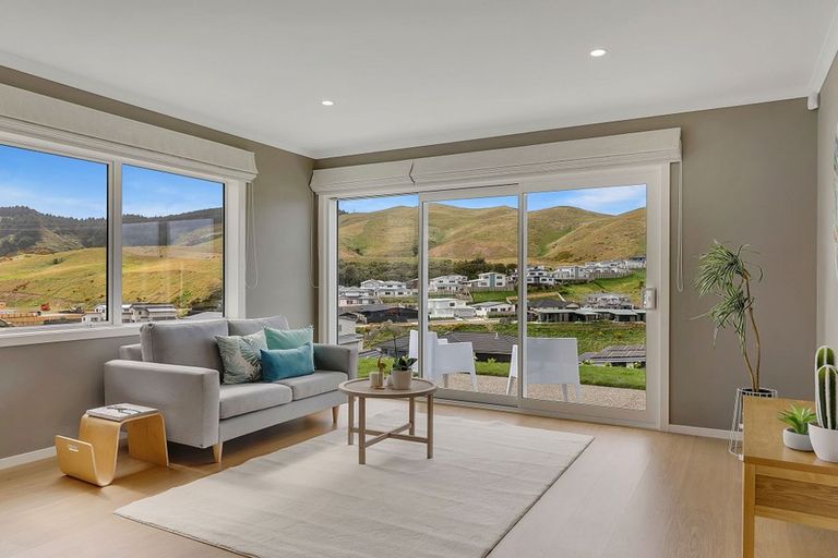 Photo of property in 44 Melksham Drive, Churton Park, Wellington, 6037