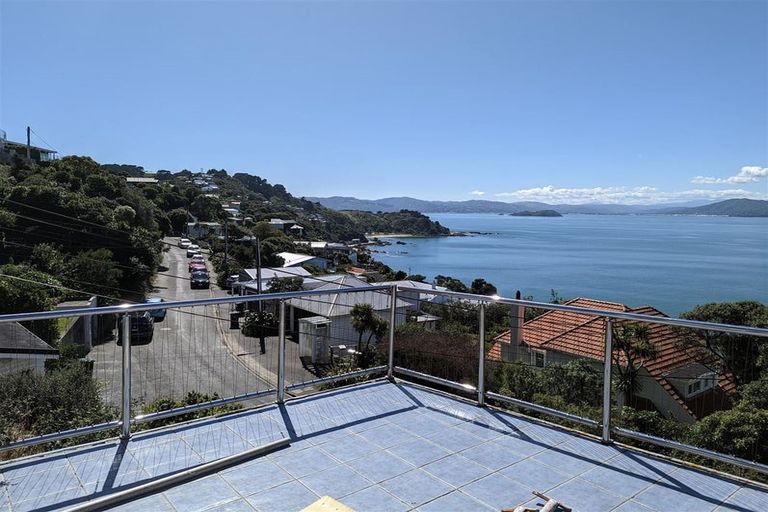 Photo of property in 18 Tai Paku Paku Road, Karaka Bays, Wellington, 6022
