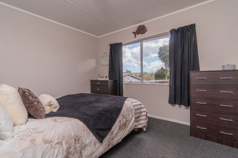 Photo of property in 12 Imperial Place, Henderson, Auckland, 0612