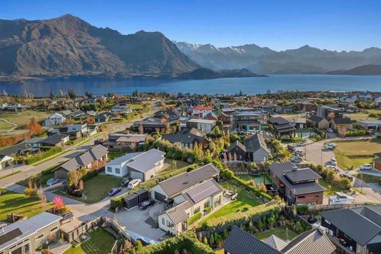 Photo of property in 47 Minaret Ridge, Wanaka, 9305