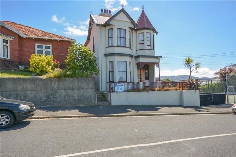 Photo of property in 1 Elm Row, Dunedin Central, Dunedin, 9016