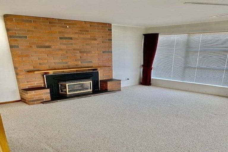 Photo of property in 6 Grimshaw Place, Henderson, Auckland, 0612