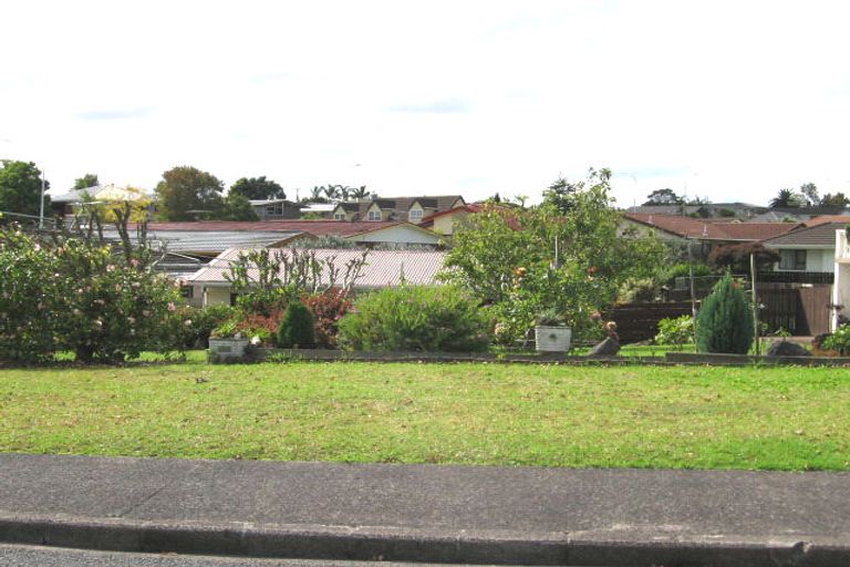 Photo of property in 4 Annette Avenue, Te Atatu South, Auckland, 0610