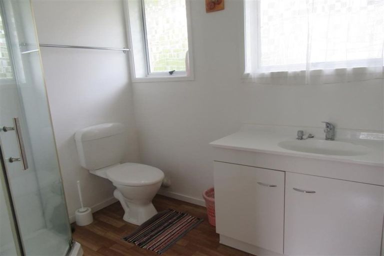 Photo of property in 2/14 Lake Road, Northcote, Auckland, 0627