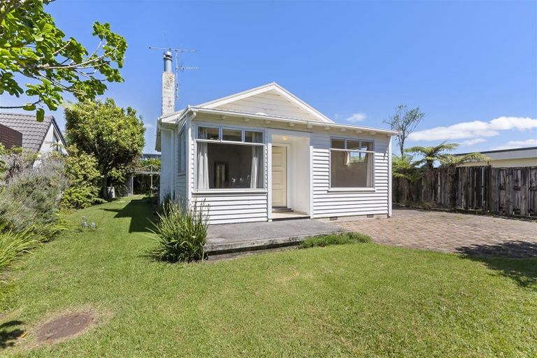 Photo of property in 42 Takutai Avenue, Half Moon Bay, Auckland, 2012