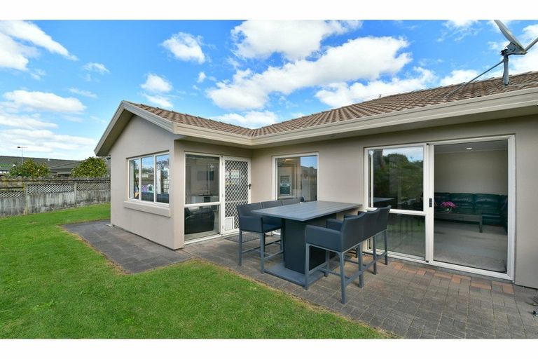 Photo of property in 11 Lakeside Drive, Orewa, 0931