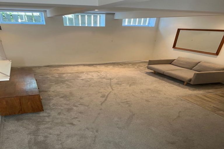 Photo of property in 282 Queens Drive, Lyall Bay, Wellington, 6022