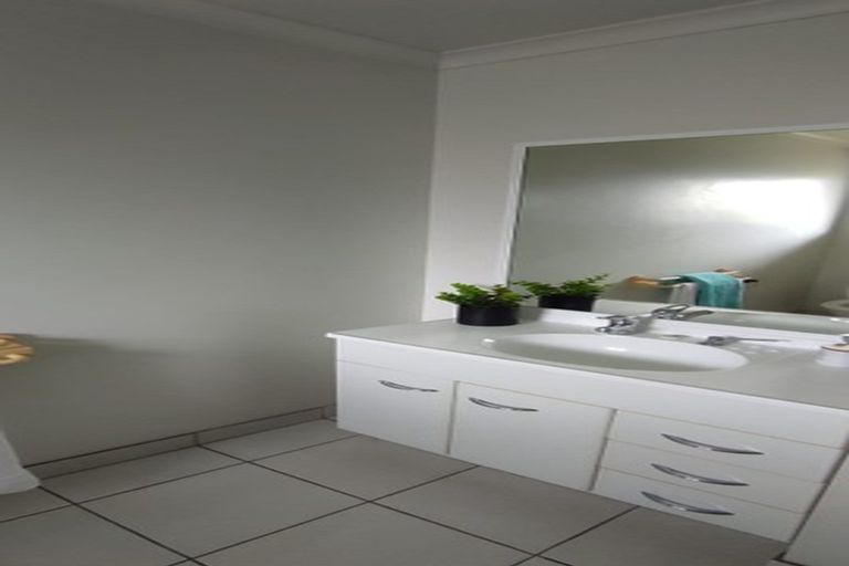 Photo of property in 25 Pateke Drive, Takanini, 2112