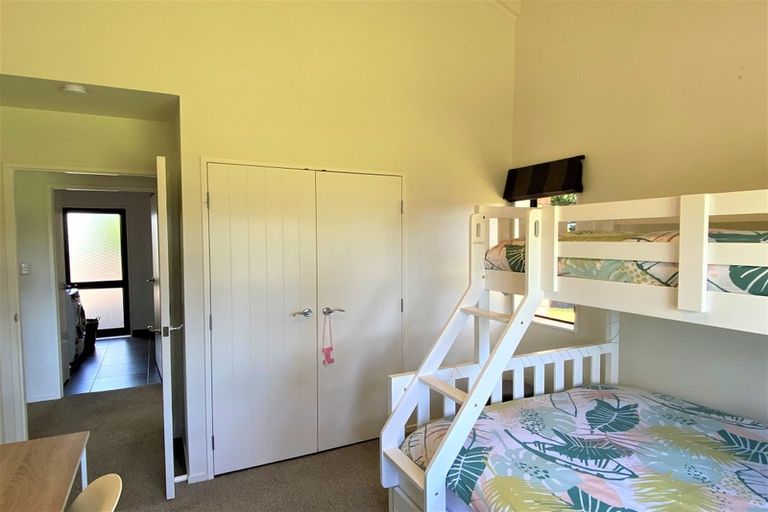 Photo of property in 5 Godwit Place, Waiuku, 2123