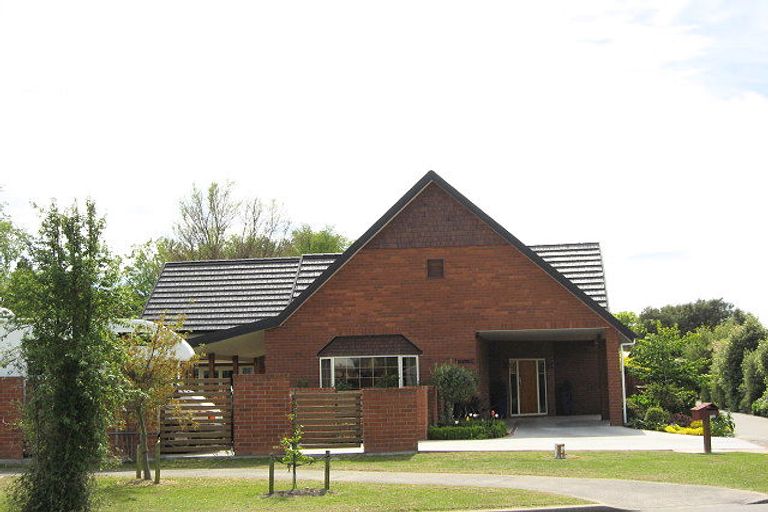 Photo of property in 28 Milesbrook Close, Rangiora, 7400