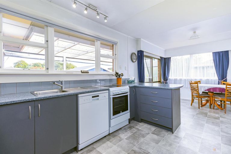 Photo of property in 24 Rhodes Street, Waimate, 7924