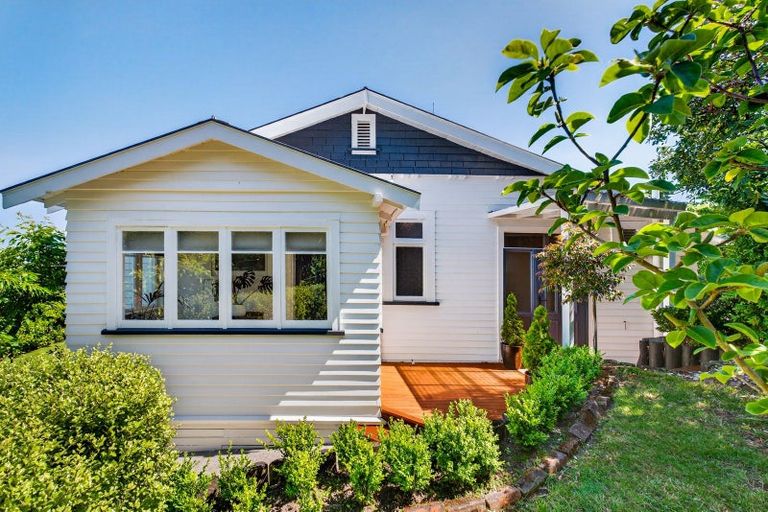 Photo of property in 12 Guys Hill Road, Hospital Hill, Napier, 4110