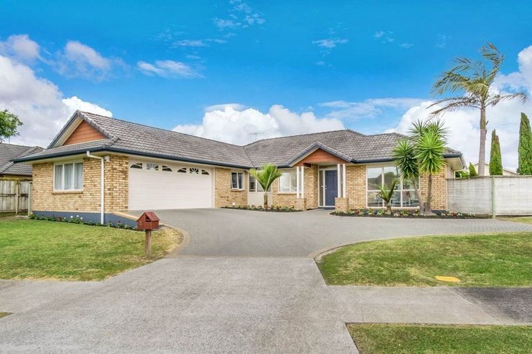 Photo of property in 4 Brosna Place, East Tamaki, Auckland, 2016