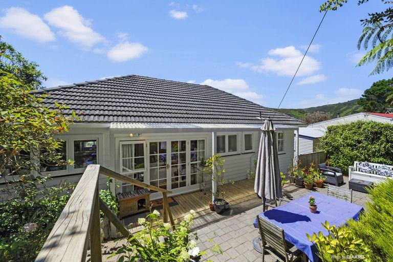 Photo of property in 12 Williamson Way, Karori, Wellington, 6012
