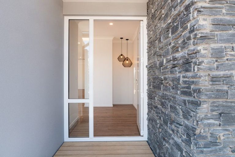 Photo of property in 17 Tumuaki Road, Paerata, 2124
