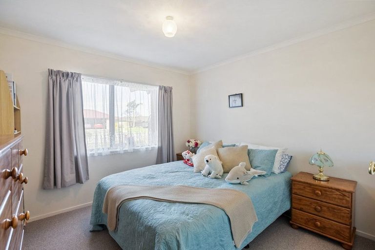 Photo of property in 85 Guildford Drive, Paraparaumu, 5032