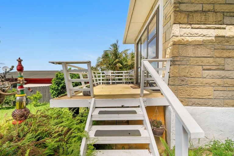 Photo of property in 14 Lucas Place, Weymouth, Auckland, 2103
