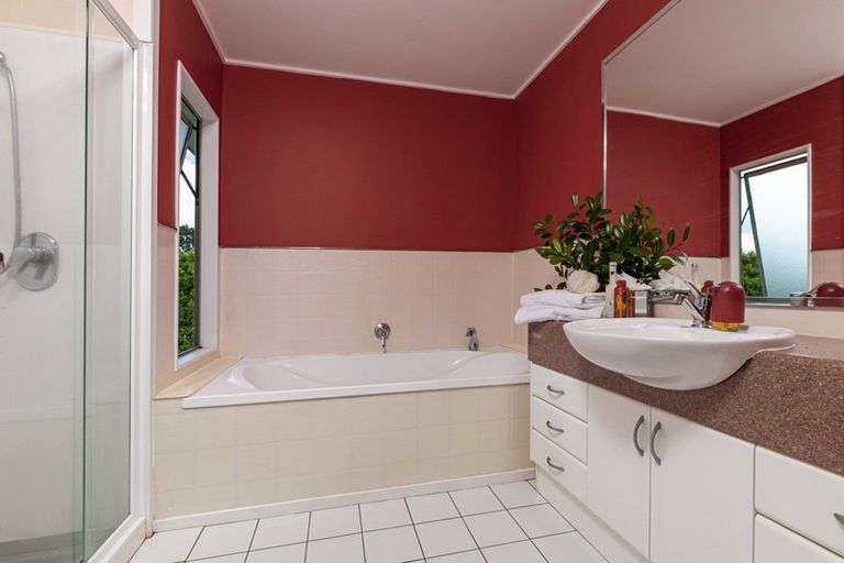 Photo of property in 20 Highwood Grove, Torbay, Auckland, 0630