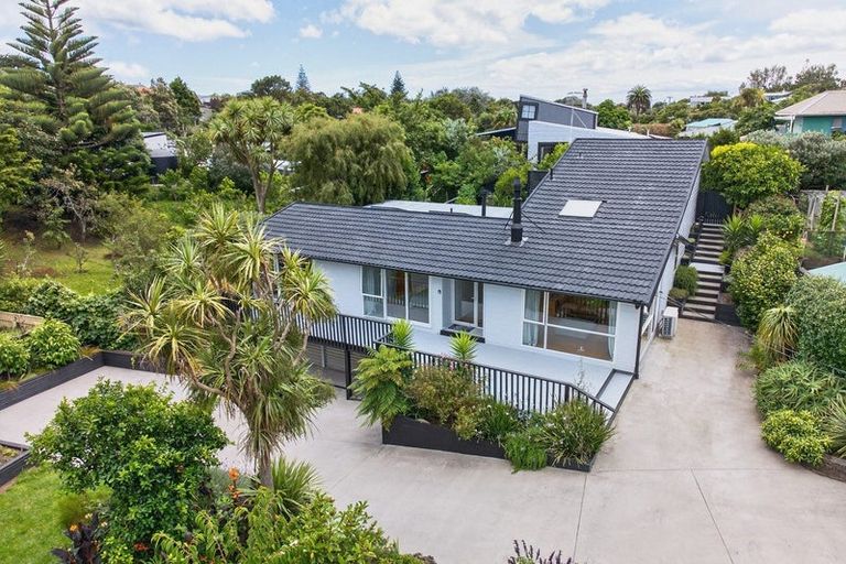 Photo of property in 15 Tiromoana Road, Raumati South, Paraparaumu, 5032