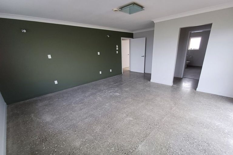 Photo of property in 15 Epic Way, Newlands, Wellington, 6037