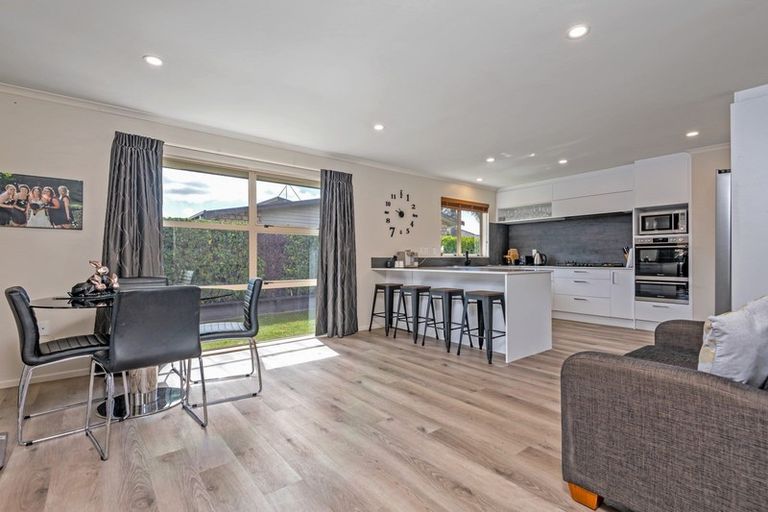 Photo of property in 6 Orlando Way, Kelvin Grove, Palmerston North, 4414